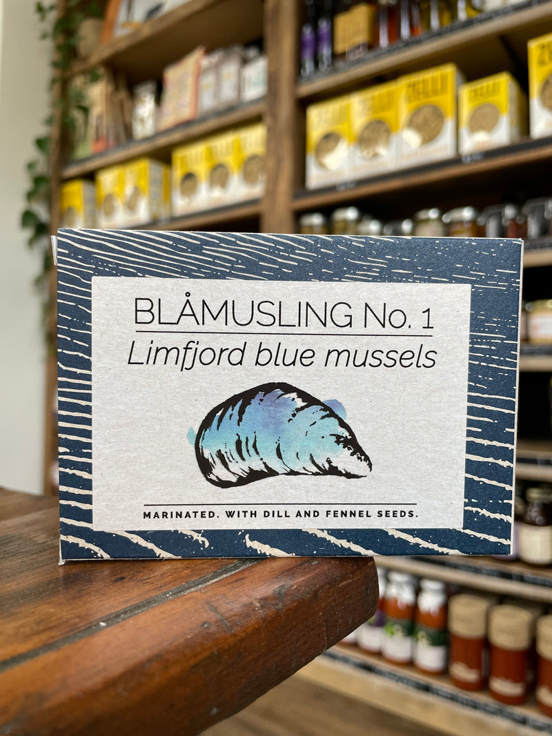 FANGST BLÅMUSLINGER NO 1 – LIMFJORD BLUE MUSSELS MARINATED W/ DILL AND FENNEL SEEDS IN COLD PRESSED RAPESEED OIL